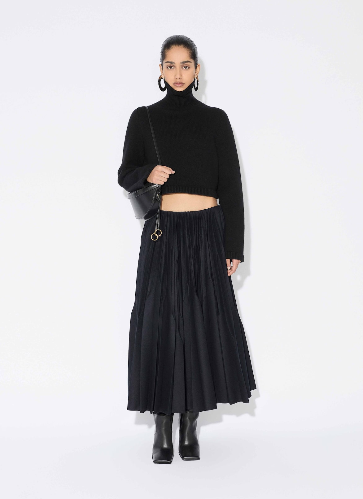 CASHMERE KNIT CROPPED JUMPER ALAÏA BLACK CASHMERE KNIT CROPPED JUMPER